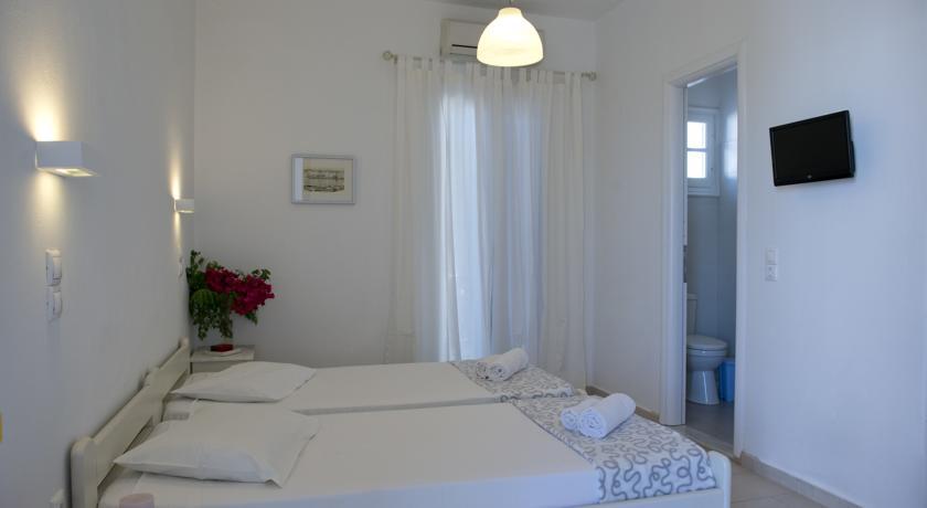 Megas Rooms Tourlos Habitación foto